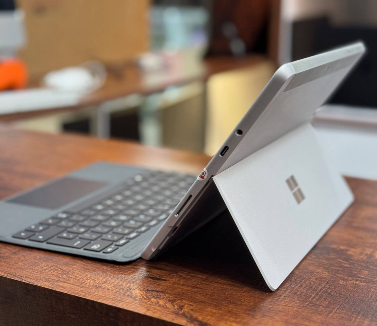 لپ تاپ استوک Microsoft Surface Go 2 | Intel Core m3-8100Y | رم 8GB | SSD 128GB | Intel UHD Graphics