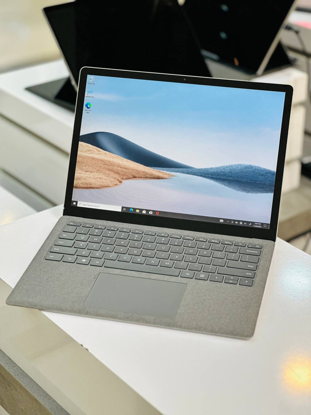 لپ تاپ استوک مایکروسافت Surface Laptop 4 | Core i7-1185G7 و Ryzen 5 نسل پنجم | رم 8GB و 16GB | SSD 256GB | Intel Iris Xe و Radeon