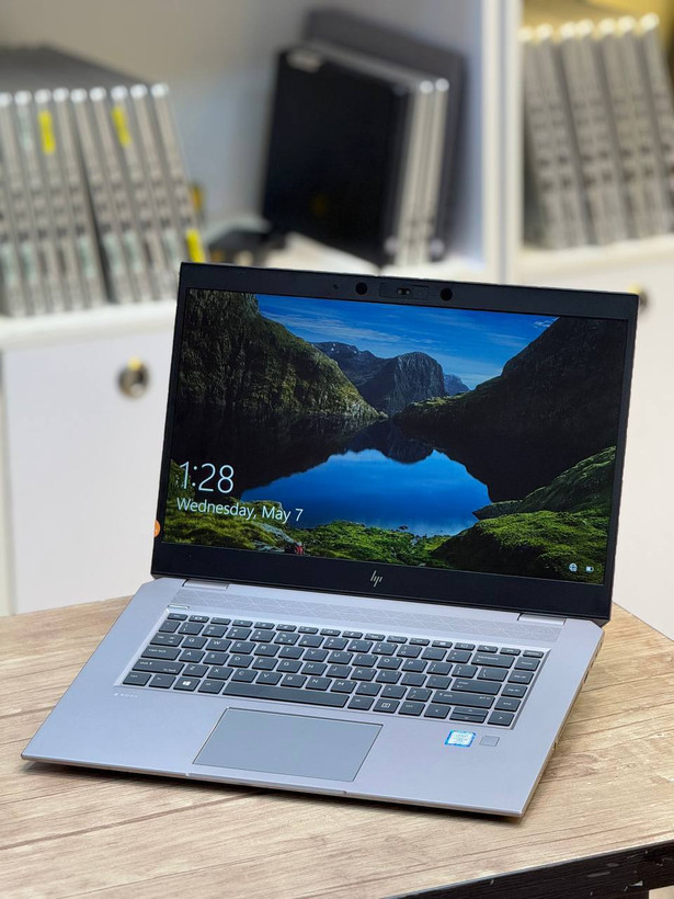 لپ تاپ استوک HP ZBook 15 G5 | Core i7-8850H | رم 16GB | SSD 512GB | گرافیک NVIDIA Quadro P2000 4GB