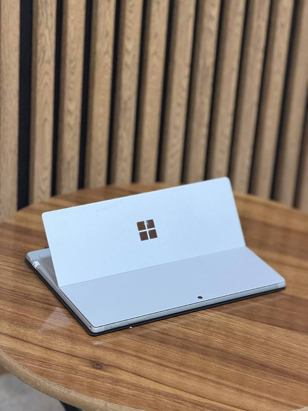 لپ تاپ استوک Microsoft Surface Pro 5 سیمکارتخور | Core i5-7300U | رم 8GB | SSD 256GB | Intel UHD Graphics