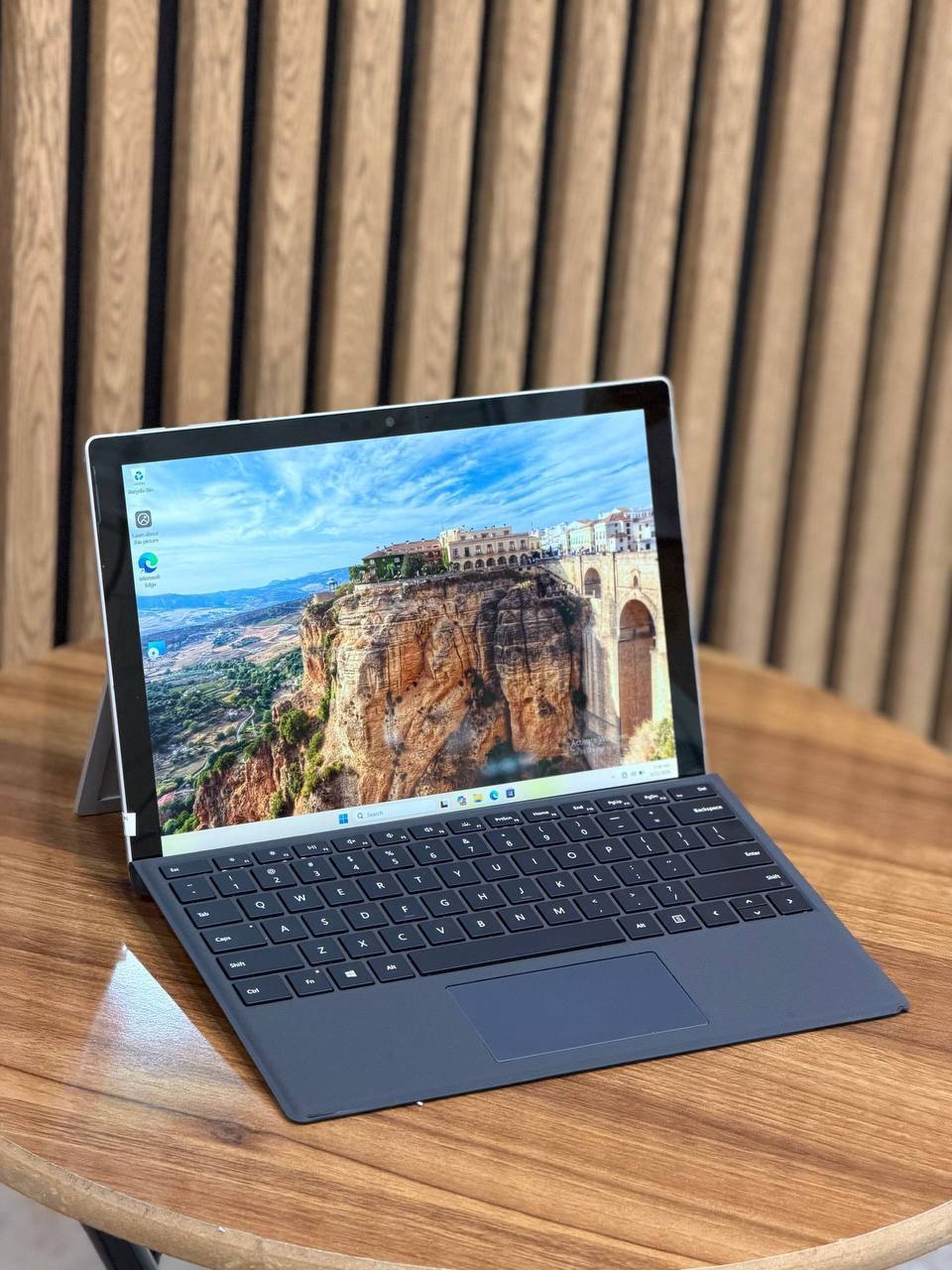 لپ تاپ استوک Microsoft Surface Pro 5 سیم‌کارت‌خور | Core i5-7300U | رم 8GB | SSD 256GB | Intel UHD Graphics