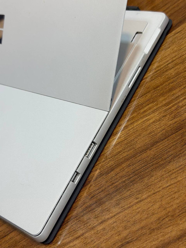 لپ تاپ استوک Microsoft Surface Pro 5 سیمکارتخور | Core i5-7300U | رم 8GB | SSD 256GB | Intel UHD Graphics