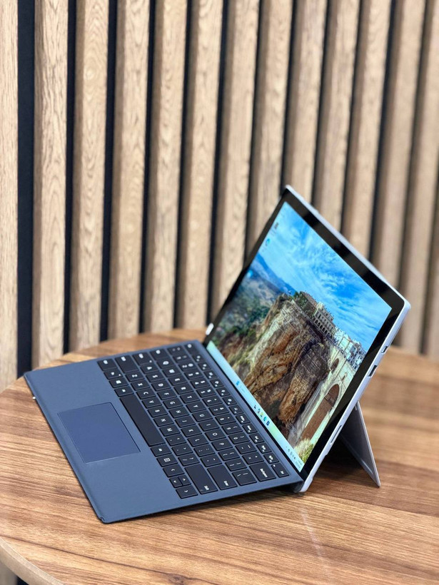 لپ تاپ استوک Microsoft Surface Pro 5 سیمکارتخور | Core i5-7300U | رم 8GB | SSD 256GB | Intel UHD Graphics