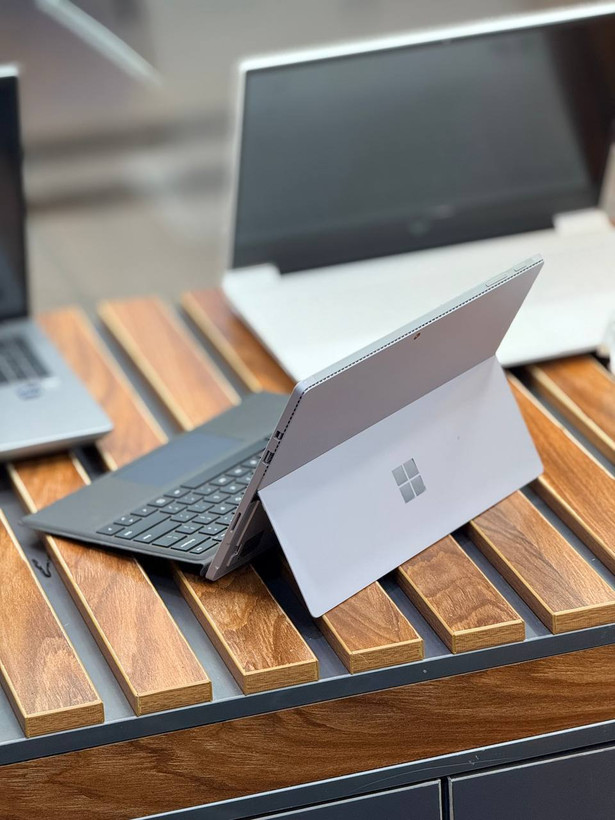لپ تاپ استوک Microsoft Surface Pro 4 | Core i5-6200U | رم 4GB | SSD 128GB | Intel HD Graphics