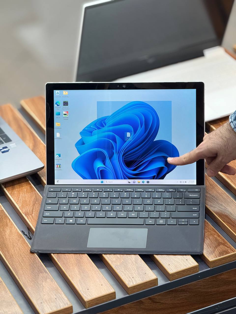 لپ تاپ استوک Microsoft Surface Pro 4 | Core i5-6200U | رم 4GB | SSD 128GB | Intel HD Graphics