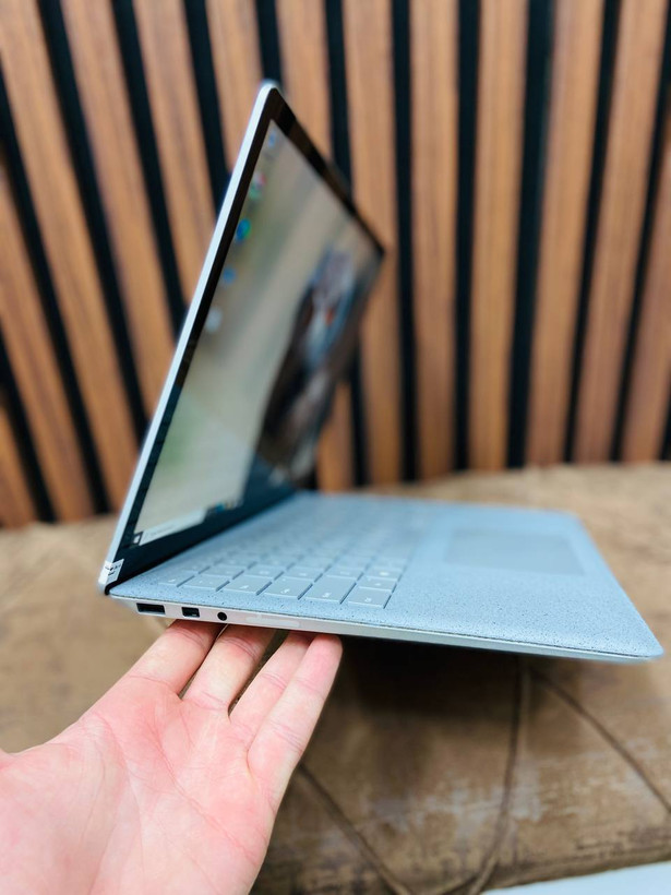 لپ تاپ استوک Microsoft Surface Laptop 2 | Core i7-8650U | رم 16GB | SSD 512GB | Intel UHD Graphics