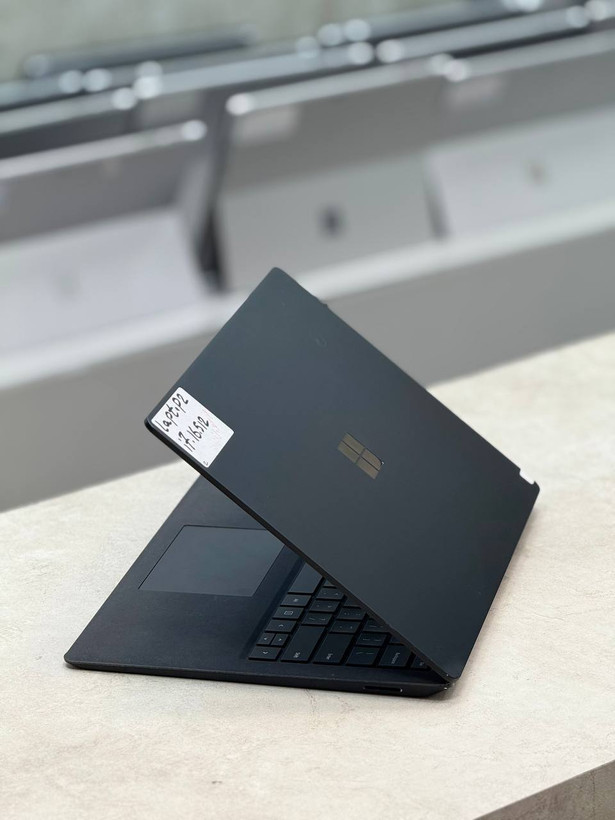 لپ تاپ استوک Microsoft Surface Laptop 2 | Core i7-8650U | رم 16GB | SSD 512GB | Intel UHD Graphics