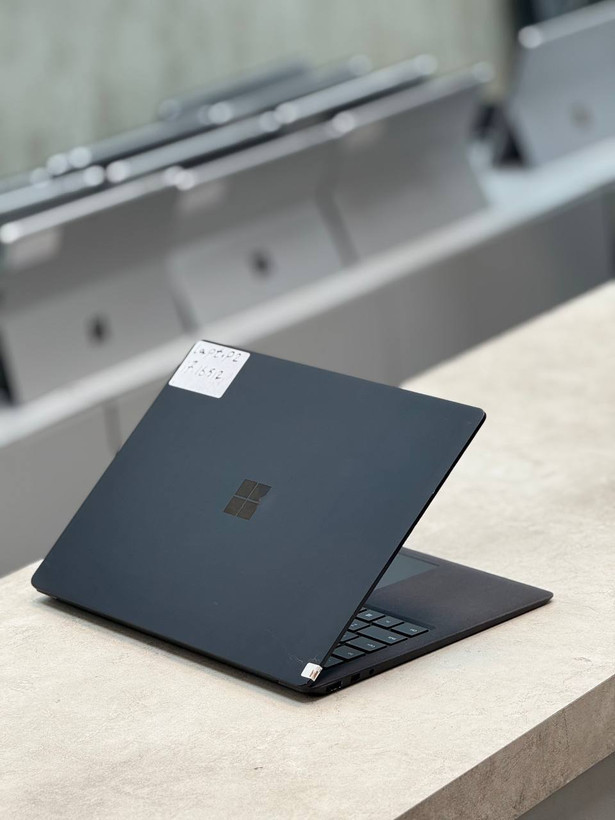 لپ تاپ استوک Microsoft Surface Laptop 2 | Core i7-8650U | رم 16GB | SSD 512GB | Intel UHD Graphics