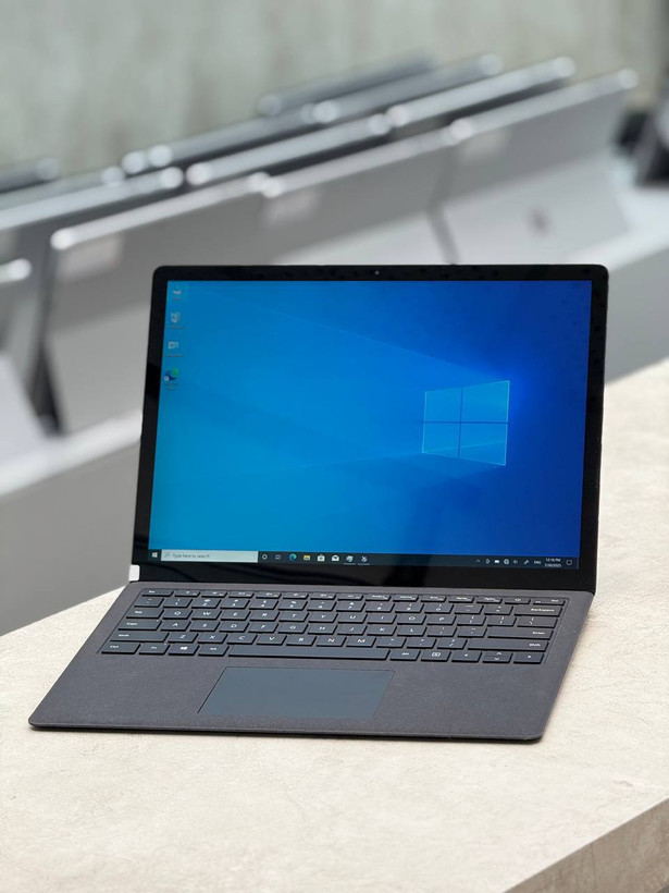 لپ تاپ استوک Microsoft Surface Laptop 2 | Core i7-8650U | رم 16GB | SSD 512GB | Intel UHD Graphics